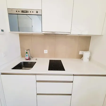 Brand New Downtown In Center With Balcony Hoh Anwand *